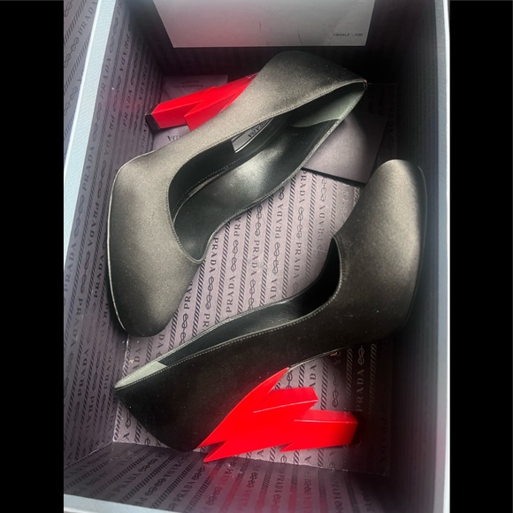 Prada lightening pumps - Picture 3 of 4